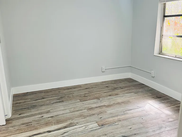805 SW 3rd St #1 — Photo 6