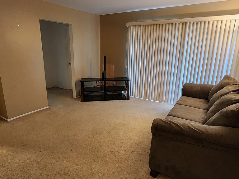 4009 Benjamin Ave — Photo 2