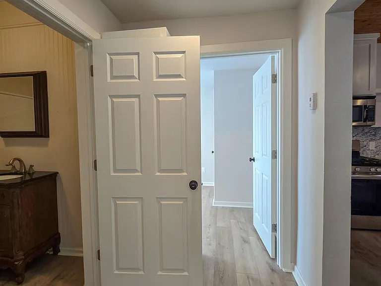 1224 N Market Ave — Photo 16