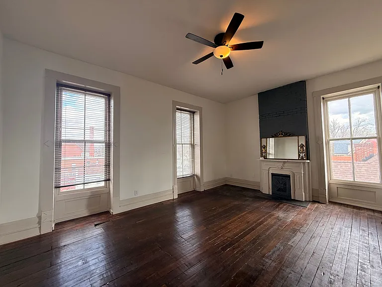 612 E Main St #6 — Photo 1