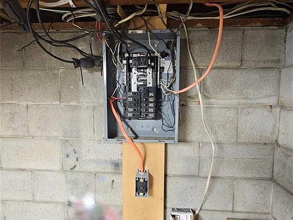 2nd image of 318 Norma Pl