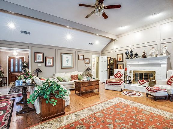 3rd image of 384 Creekwood Dr