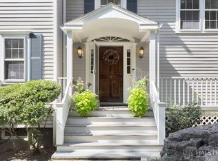 3 Hollister Ln, Darien, CT
