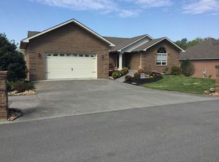 606 Riverbrook Dr, Sevierville, TN 37862