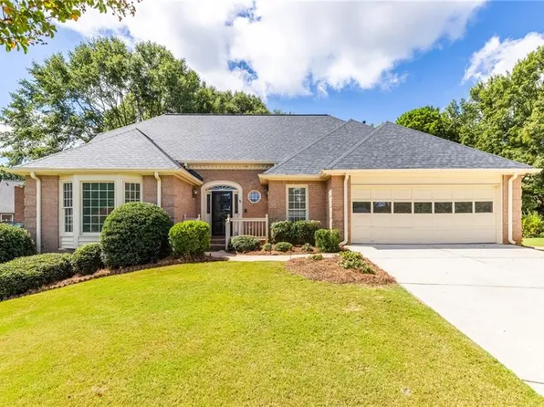 215 Stepping Stone Dr, Alpharetta, GA 30004