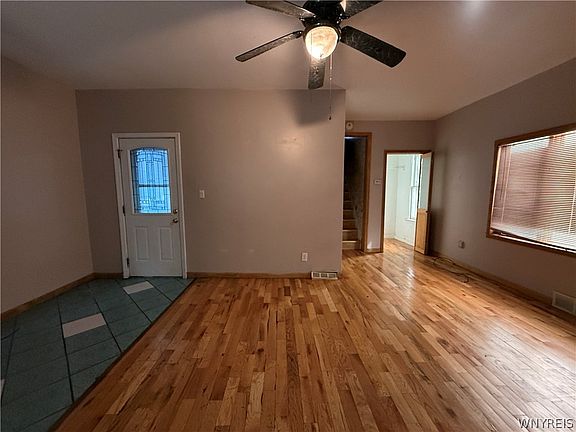 4th image of 213 Benzinger St