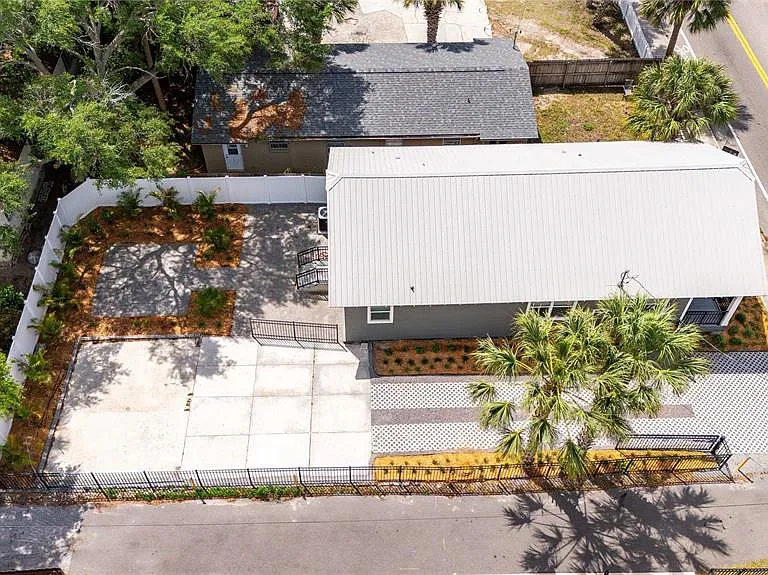 2203 N Blvd — Photo 47