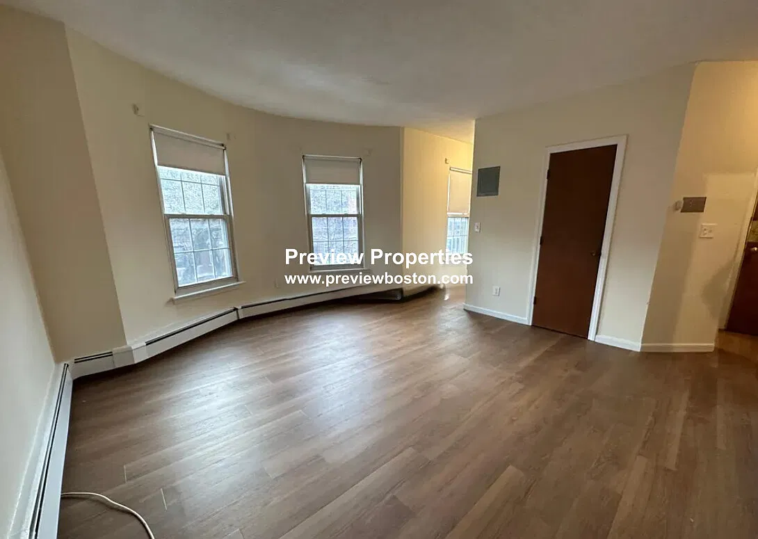 1 bed, 1.0 bath, $2,400 — Photo 1