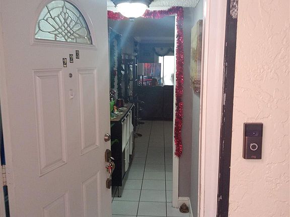 4th image of 1300 W 47th Place #223
