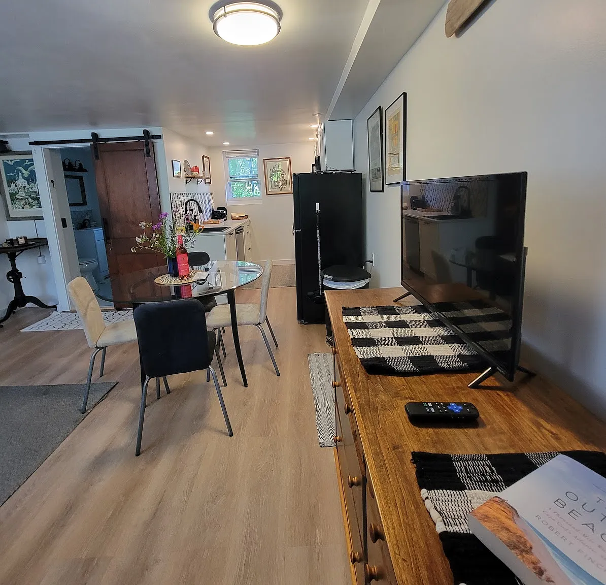 2 bed, 750 sqft, $2,100 — Photo 2