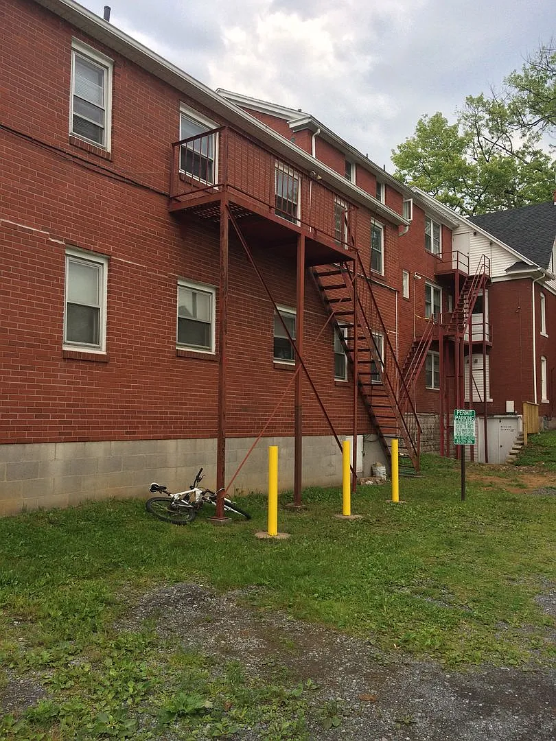Spacious 1 Bedroom Near Engineering buildings and all of Penn State West Campus — Photo 4