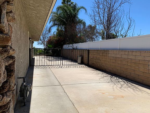 3rd image of 25391 Jaclyn Ave