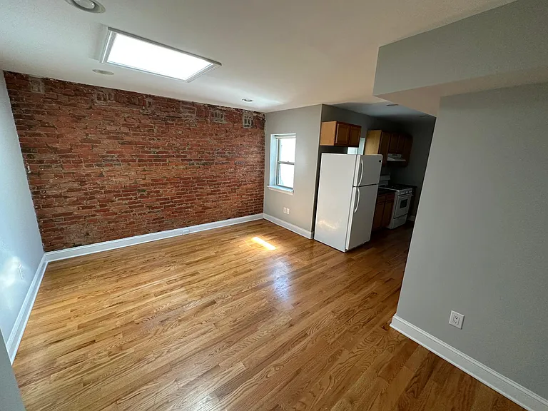 1609 Bainbridge St #3 — Photo 1