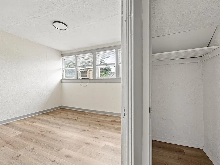 2101 Singleton St #2103 — Photo 26
