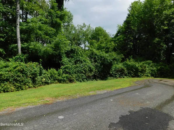 Roxbury Ave, Pittsfield, MA 01201