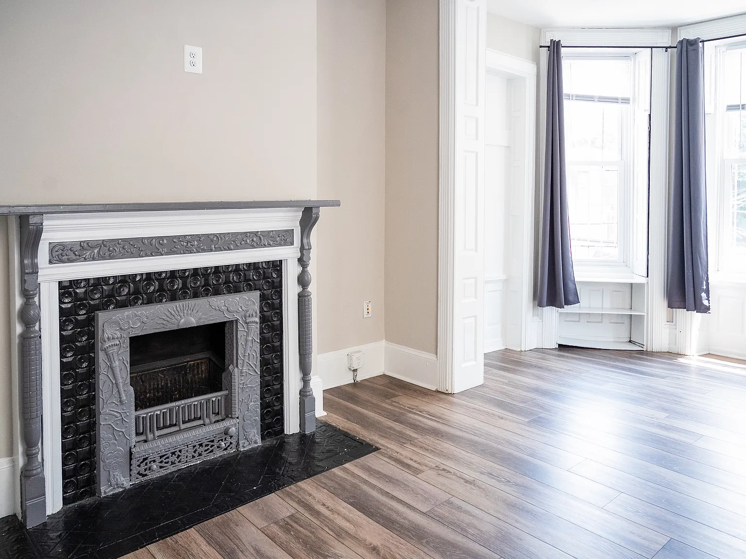 6 bed, 3.5 bath, 2833 sqft, $5,970 — Photo 2