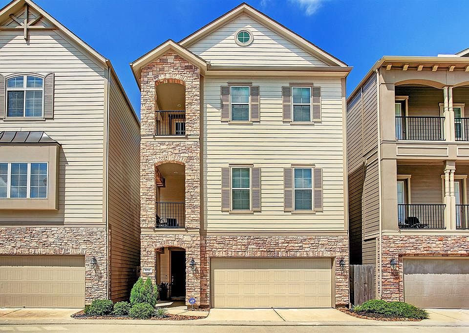 Welcome to 1755 Monarch Ridge Dr in Knoll Park! A beautiful home with a lovely entry, 2 balconies and on one of the most desirable lots in the community.
