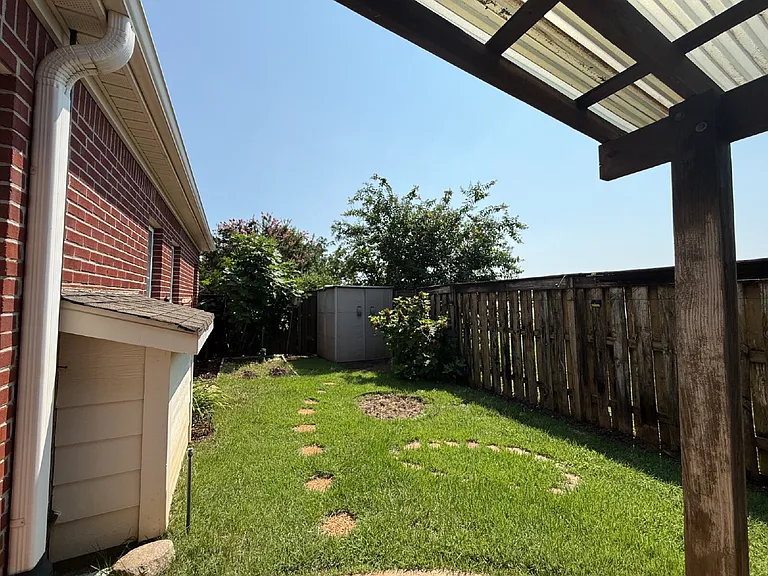 134 Canterbury Dr — Photo 25