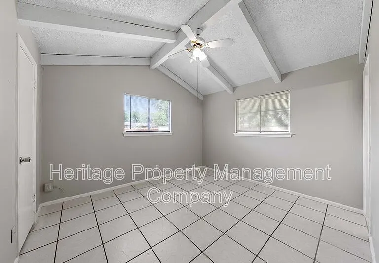 7422 Stonehouse Dr — Photo 16