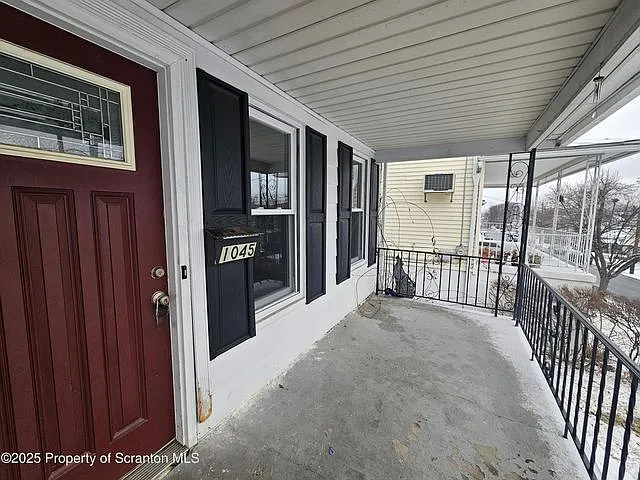 1045 Prescott Ave — Photo 8