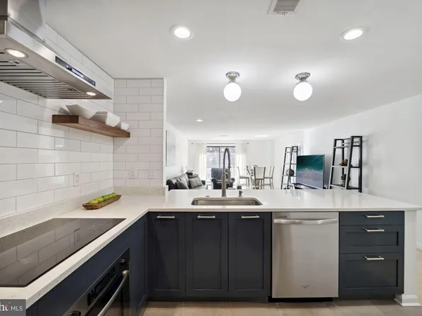 1020 N Stafford St APT 301, Arlington, VA 22201