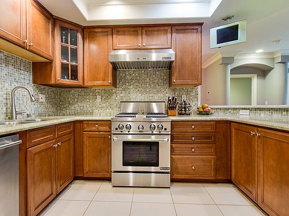 3rd image of 10618 Woodbridge St Unit 201