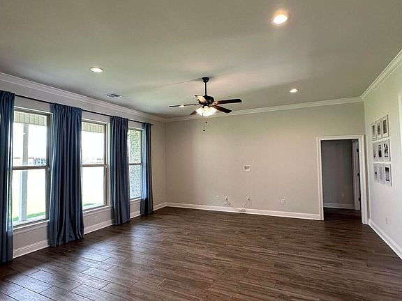 5th image of 206 Finnegan Way