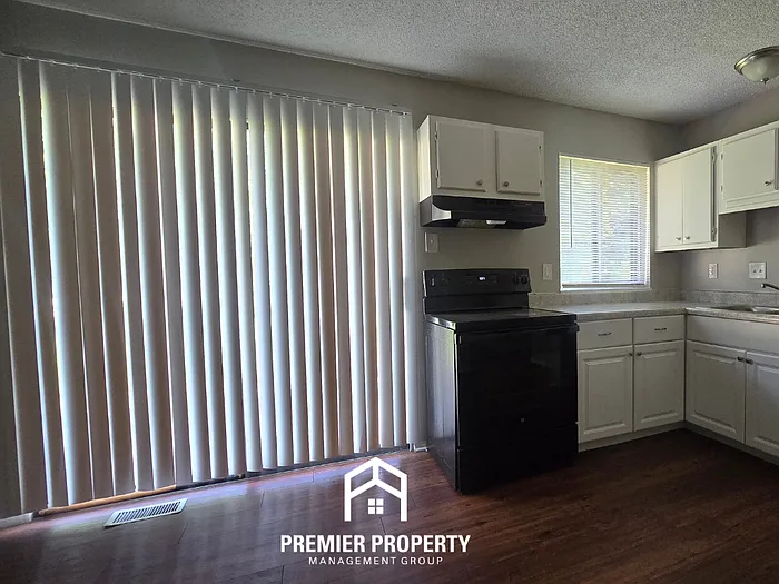 2442 Soundview Ct — Photo 6