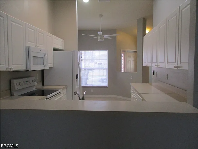4330 SW 7th Pl — Photo 4