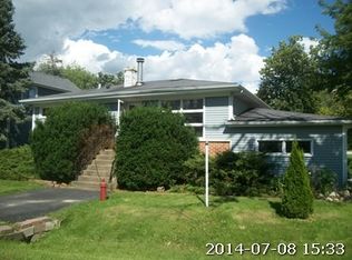 6034 S Lake Shore Dr, Cary, IL 60013