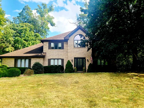 5N461 Hidden Springs Dr, St Charles, IL 60175