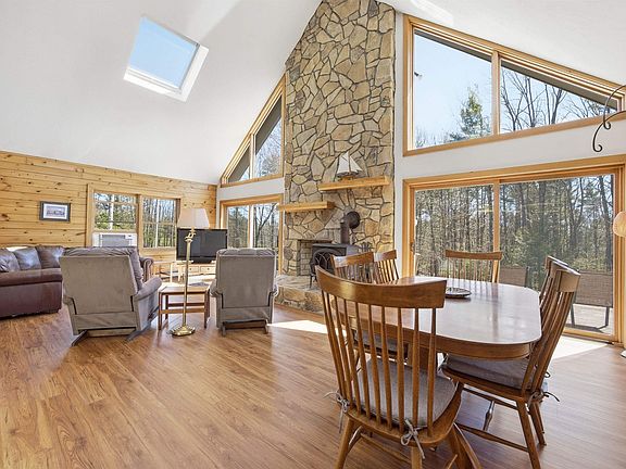 4th image of 490 Clough Road