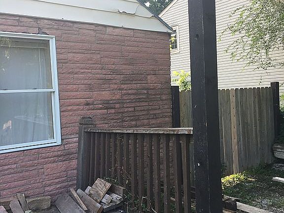 3rd image of 718 S Pope Ave