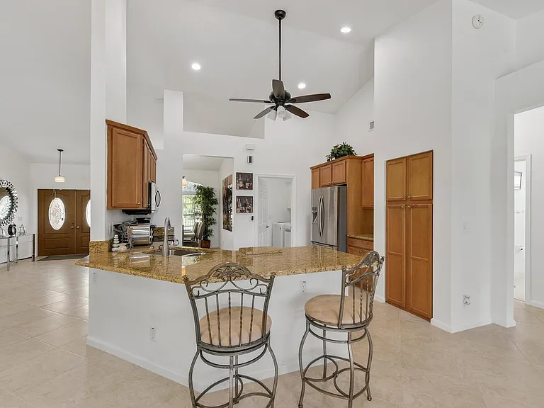 1935 Primrose Ln — Photo 9