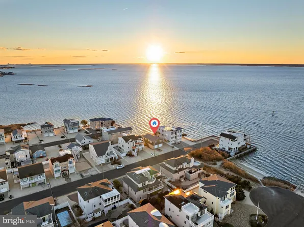 132 W Jeanette Ave, Brant Beach, NJ 08008