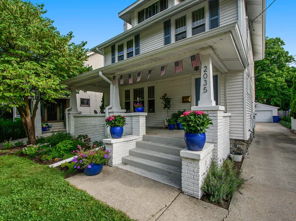 2035 Wealthy St SE, East Grand Rapids, MI 49506