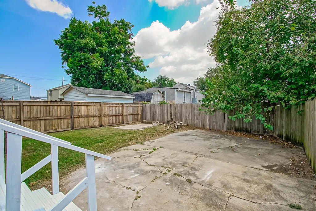 2 bed, 1000 sqft, $1,300 — Photo 2