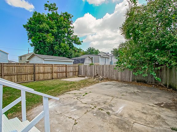 2nd image of 3019 Annette St