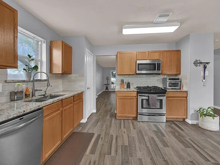 3202 Starbridge Park Ln — Photo 5