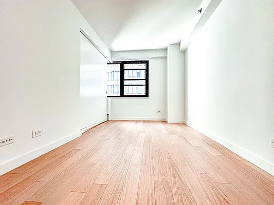 Rented by Manhattan Realty Group | media 6