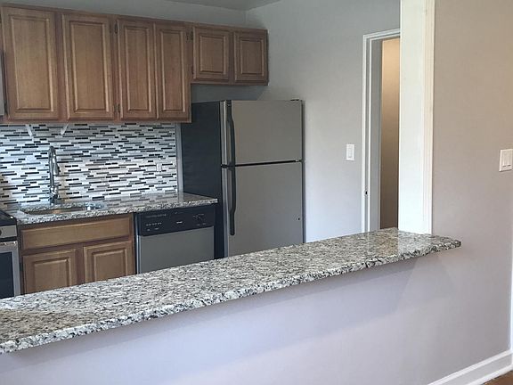 State Of The Art Kitchen With Custom Cabinetry + Full Size B