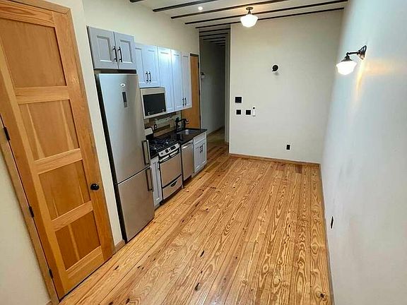4th image of 183 Starr St #2B