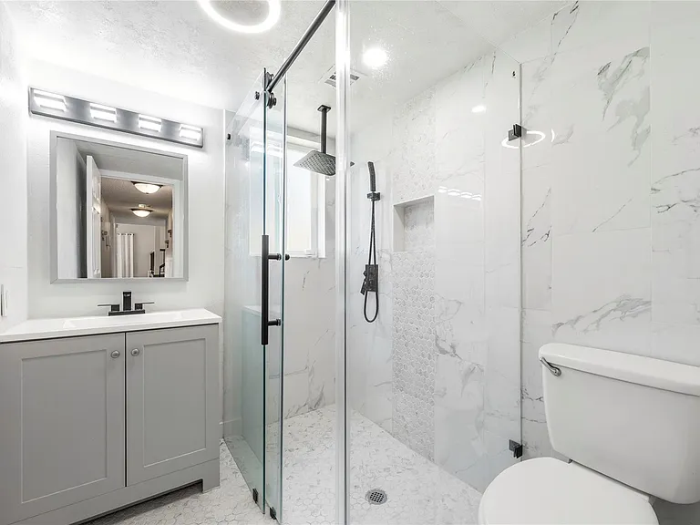 21431 Park Bend Dr — Photo 3