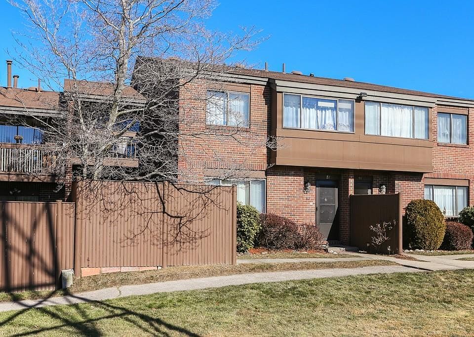 1st image of 82 Rosewood Dr