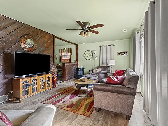 5th image of 130 Shabbona Dr