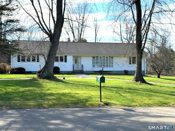 16 Clearview Dr, Woodbridge, CT 06525