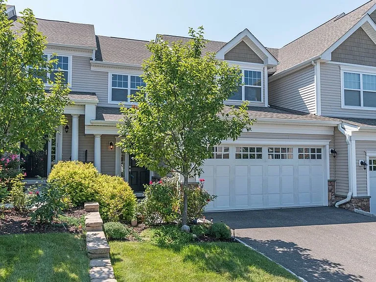 9 Briar Ridge Dr — Photo 1