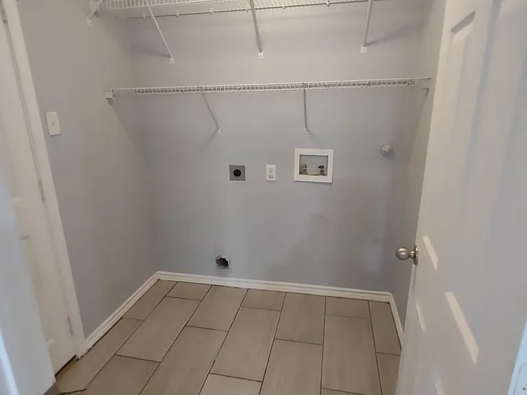 8929 Holliday Ln — Photo 20