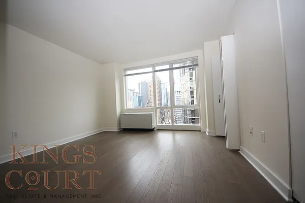 Rented by Kings Court Real Estate | media 27