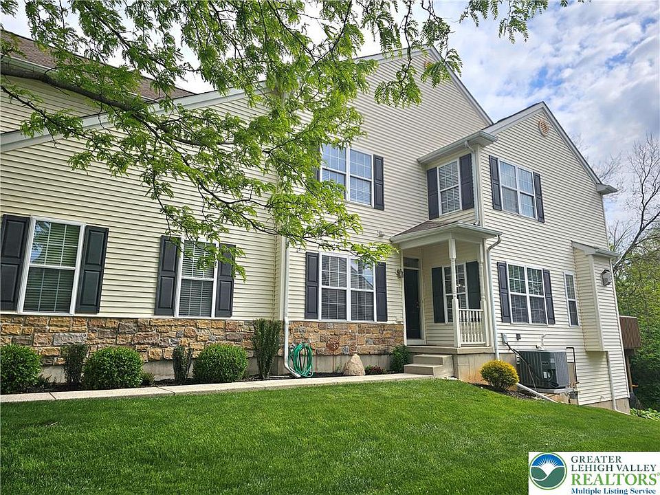 1st image of 127 Willow Dr